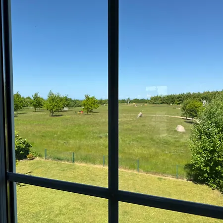 Villa Reethaus Arkonablick, In Erster Reihe Am Kurpark Und Meer, Hunde Herzlich Willkommen Glowe