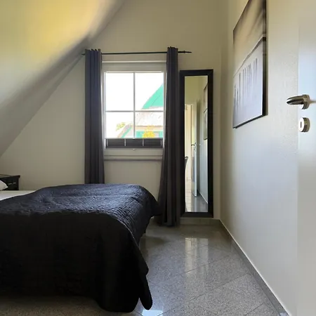 Villa Reethaus Arkonablick, In Erster Reihe Am Kurpark Und Meer, Hunde Herzlich Willkommen Glowe