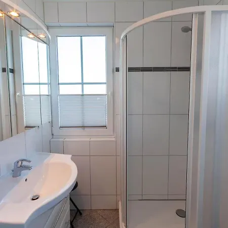 Reethaus Arkonablick, In Erster Reihe Am Kurpark Und Meer, Hunde Herzlich Willkommen Glowe