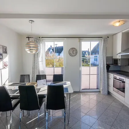 Villa Reethaus Arkonablick, In Erster Reihe Am Kurpark Und Meer, Hunde Herzlich Willkommen Glowe